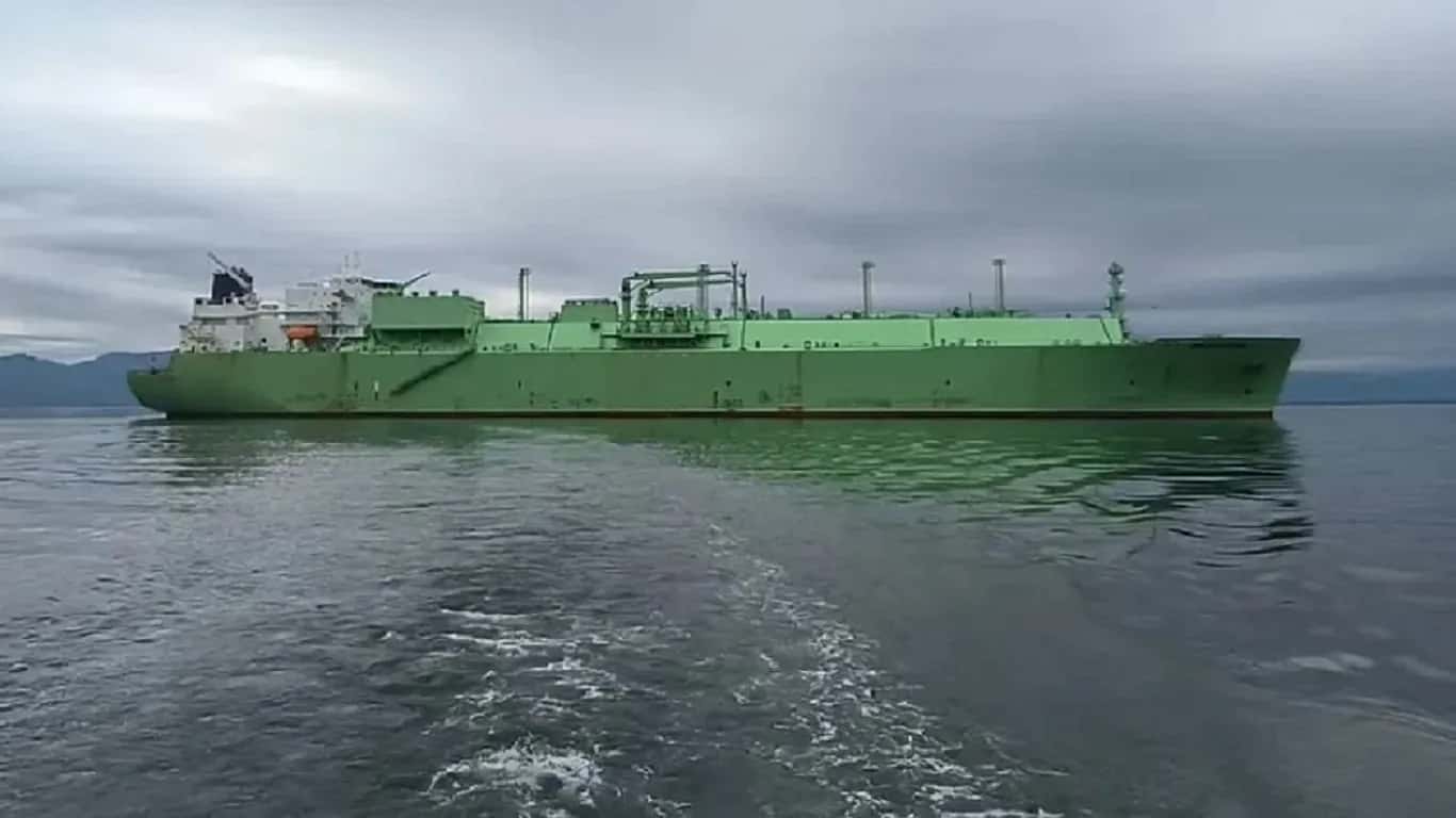 Akdeniz'de hasar gören Rus gaz tankeri sürükleniyor: Çevre felaketi endişesi artıyor