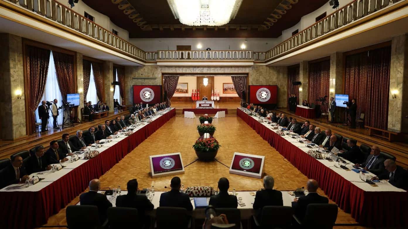 11 partiden iktidara çağrı
