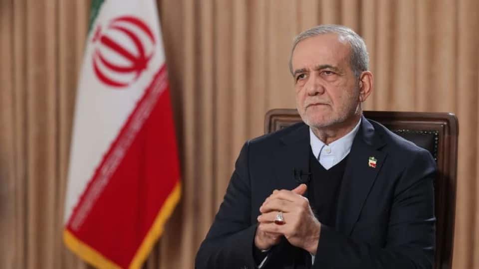 Pezeşkiyan: Müzakerelerin önündeki en büyük engel abluka ve tehdit