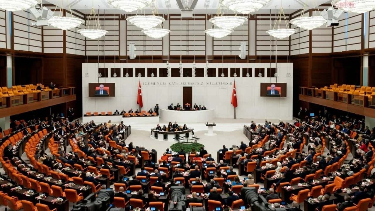 DEM Parti’nin Kürtçe önergesi AKP, MHP ve İYİ Parti oylarıyla reddedildi
