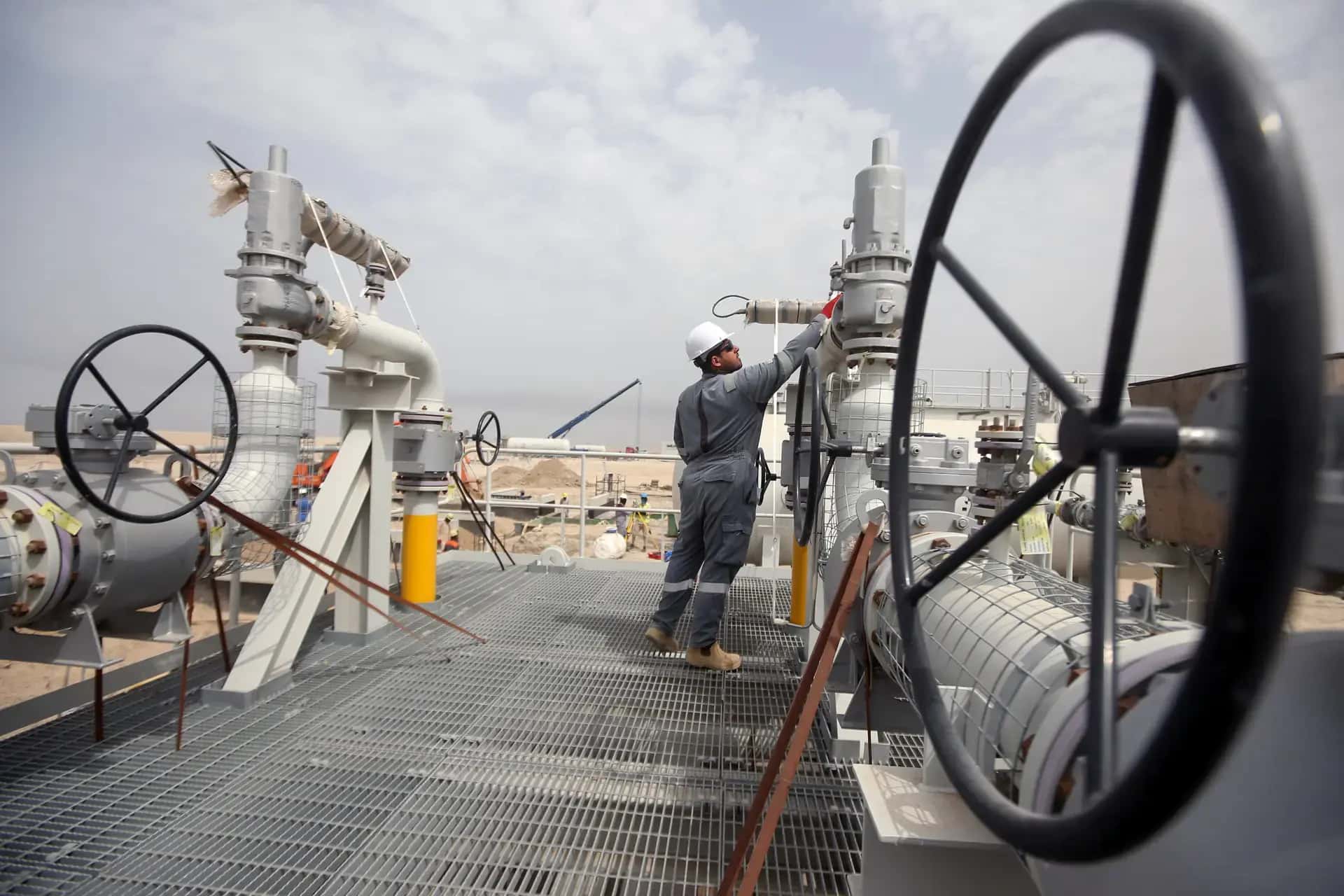 Bölgesel savaş Irak’ı vurdu: Petrol gelirleri çakıldı, maaşlar tehlikede