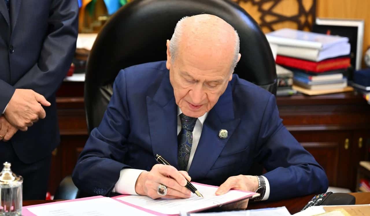 Bahçeli’den sürecin sınırlarını genişleten mesaj: “Dağdakiler değil, radikalleşmiş yapılar da tasfiye