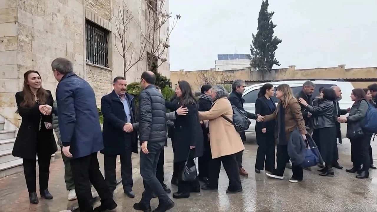 Kobani’ye giden DEM heyetine 24 saat süre verildi