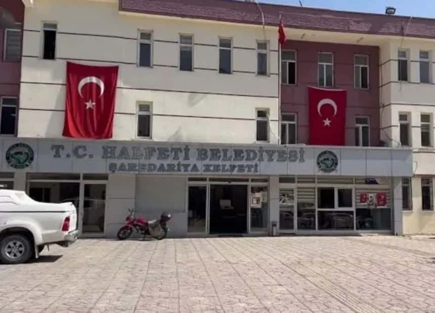 Halfeti Belediyesi’ne operasyon: Eski başkan da gözaltına alındı