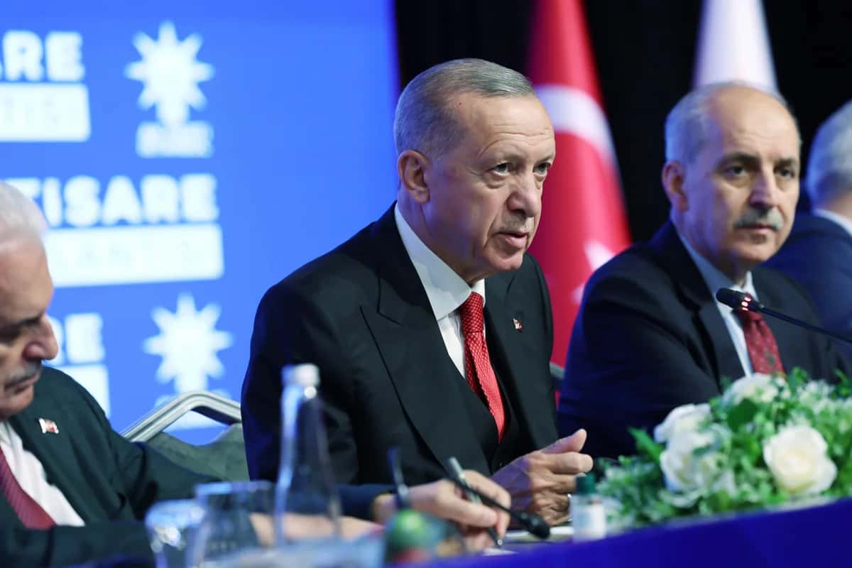 Erdoğan başkanlığındaki toplantıda seçim hazırlıkları ele alındı