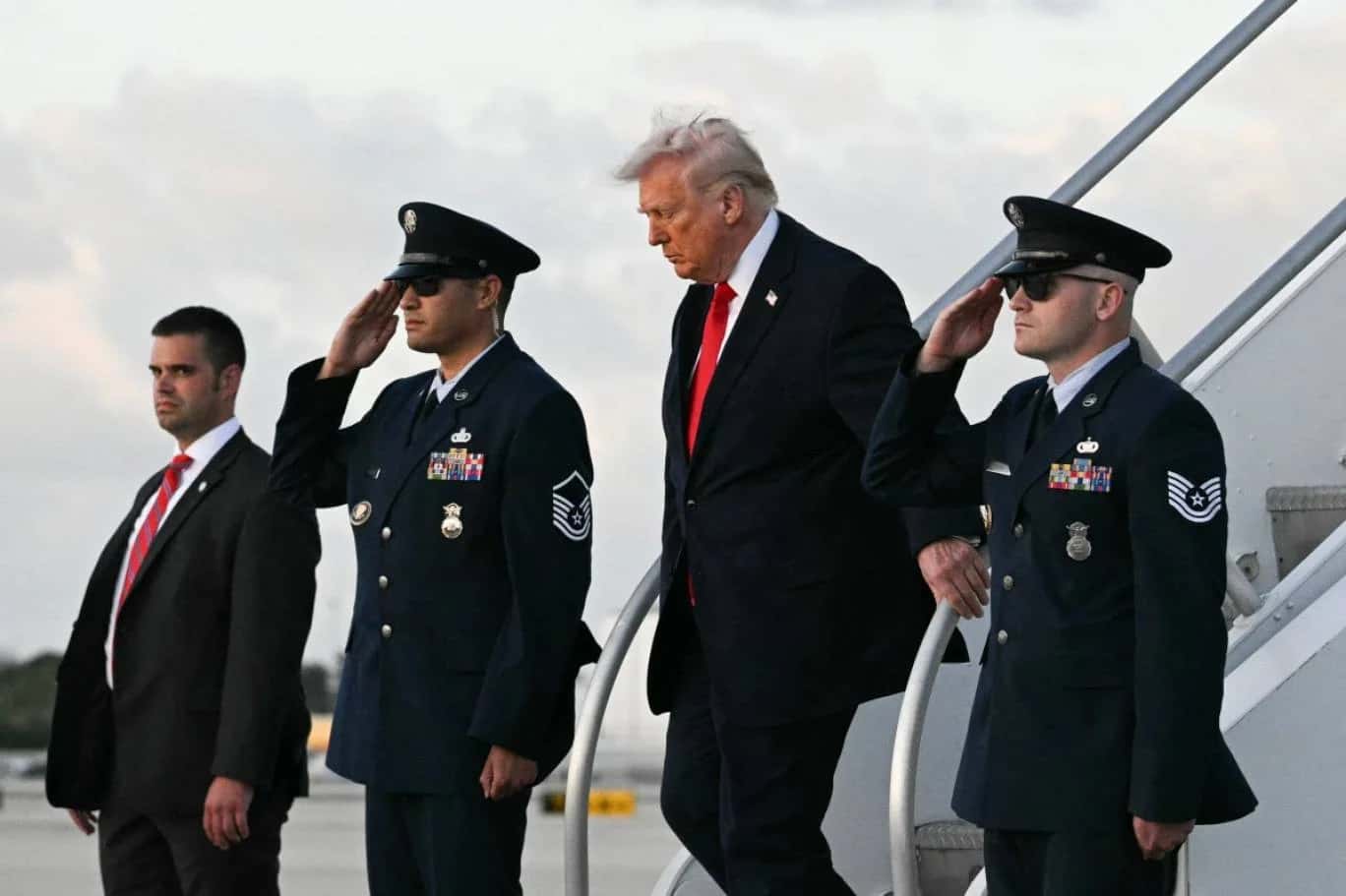 Axios: Trump bu hafta İran'a saldırıları yeniden başlatabilir