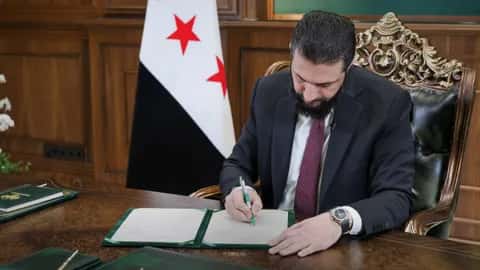 Şara, kardeşlerini görevden aldı