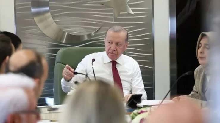 Erdoğan’dan uçakta kritik mesajlar: Süreç ve yeni anayasa gündemi