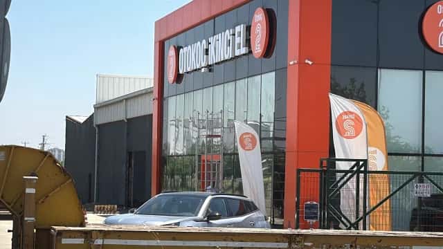 Koç Grubu'na yönelik bir silahlı saldırı daha: Diyarbakır’da Otokoç hedef alındı