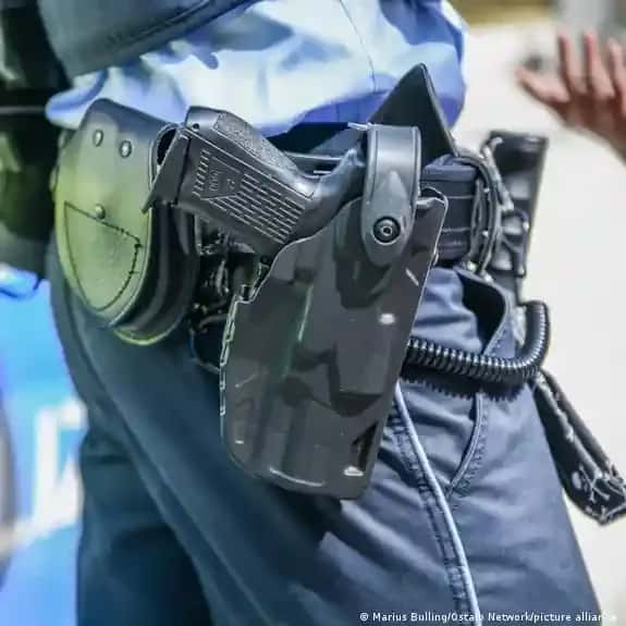 دو پلیس آلمانی که همکاران خود را در حمله مسلحانه رها کردند، اخراج شدند