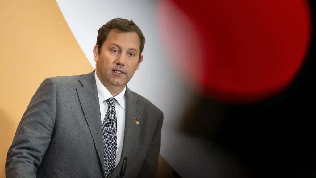 Almanya'da vergi geliri artıyor, Klingbeil kesenin ağzını açmıyor
