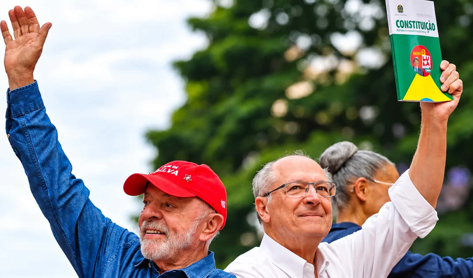 Brezilya'da Lula dördüncü kez kazandı, Flávio Bolsonaro yenilgiyi tanımıyor