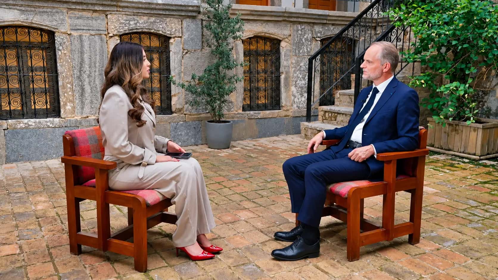 Fransa'nın Hewlêr Başkonsolosu: Louis Vuitton Kürt kepeneğini kaynak göstermeliydi